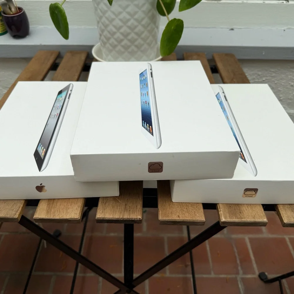 Apple iPad black or white empty box package only
